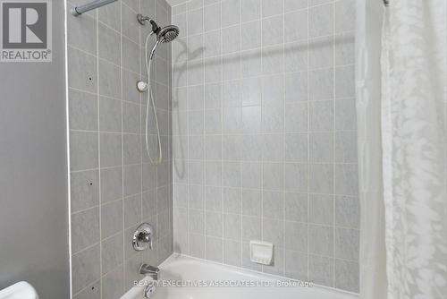 71 Truax Street, Kawartha Lakes (Lindsay), ON - Indoor Photo Showing Bathroom