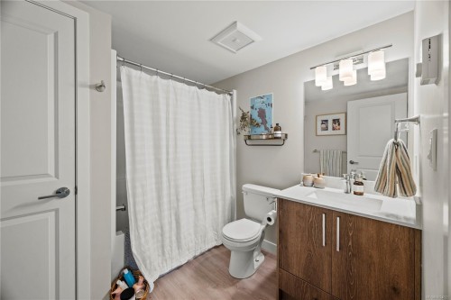 202-100 Presley Pl, View Royal, BC - Indoor Photo Showing Bathroom