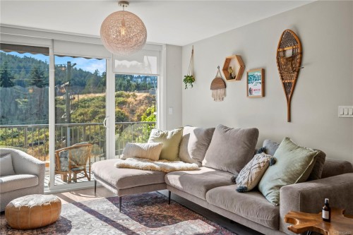 202-100 Presley Pl, View Royal, BC - Indoor Photo Showing Living Room