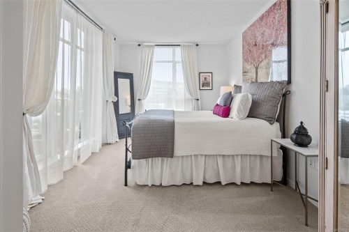 208-100 Saghalie Rd, Victoria, BC - Indoor Photo Showing Bedroom