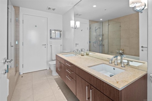208-100 Saghalie Rd, Victoria, BC - Indoor Photo Showing Bathroom