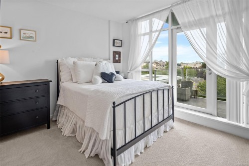 208-100 Saghalie Rd, Victoria, BC - Indoor Photo Showing Bedroom