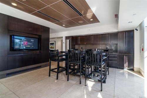 208-100 Saghalie Rd, Victoria, BC - Indoor