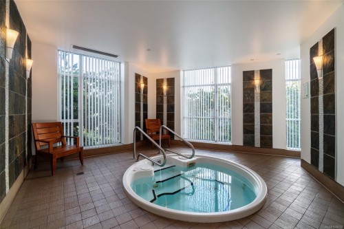 208-100 Saghalie Rd, Victoria, BC - Indoor Photo Showing Other Room