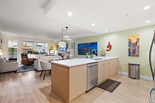 203-2461 Sidney Ave, Sidney, BC - Indoor Photo Showing Kitchen
