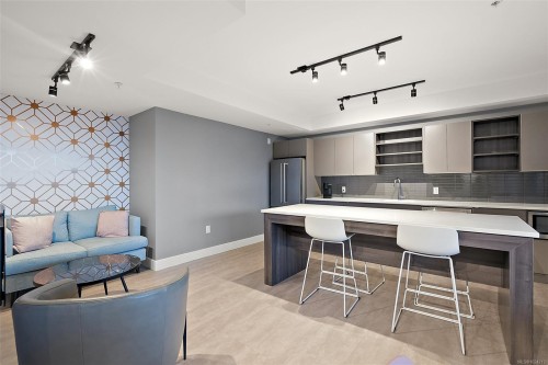 203-2461 Sidney Ave, Sidney, BC - Indoor Photo Showing Kitchen