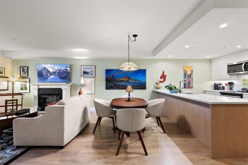 203-2461 Sidney Ave, Sidney, BC - Indoor