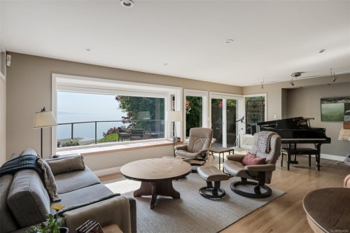 5299 Parker Ave, Saanich, BC 