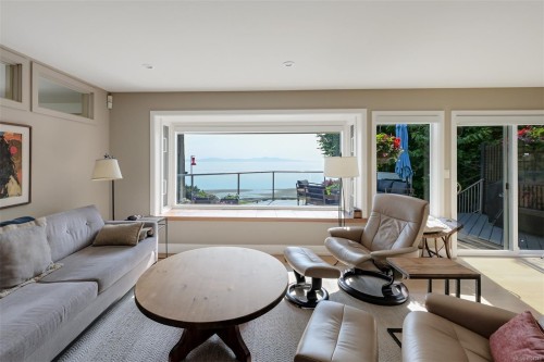 5299 Parker Ave, Saanich, BC 