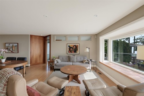 5299 Parker Ave, Saanich, BC 