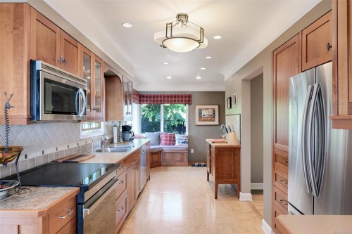 5299 Parker Ave, Saanich, BC 