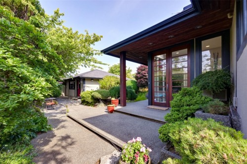 5299 Parker Ave, Saanich, BC 