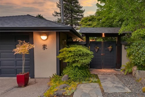 5299 Parker Ave, Saanich, BC 