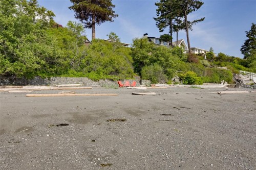 5299 Parker Ave, Saanich, BC 