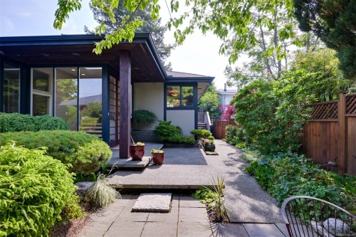 5299 Parker Ave, Saanich, BC 