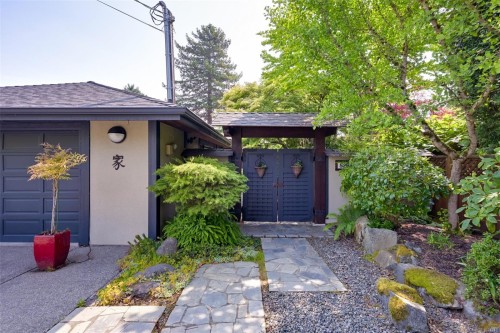 5299 Parker Ave, Saanich, BC 