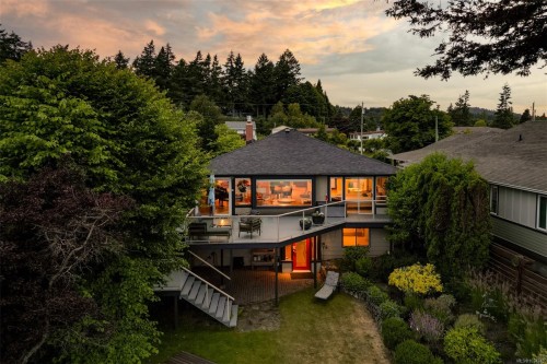 5299 Parker Ave, Saanich, BC 