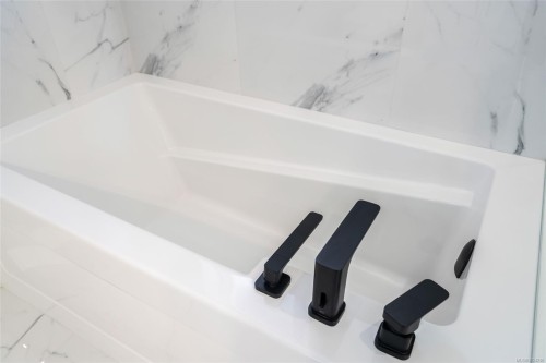 124 Hawk Point Rd, Nanaimo, BC 