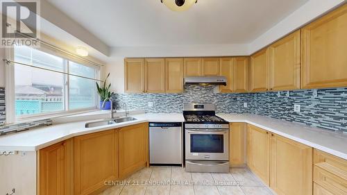10 Majestic Drive, Markham, ON - Indoor Photo Showing Kitchen With Double Sink