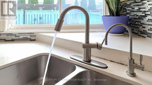 10 Majestic Drive, Markham, ON - Indoor Photo Showing Kitchen With Double Sink