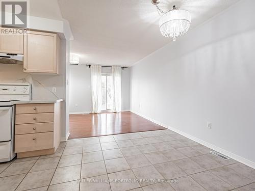 7160 Waldorf Way, Mississauga, ON - Indoor Photo Showing Kitchen