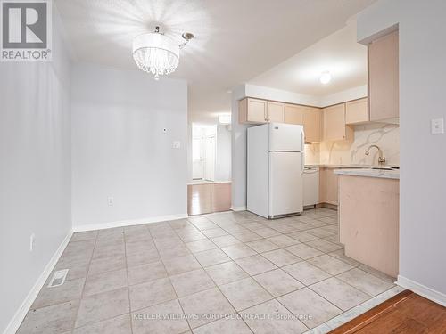 7160 Waldorf Way, Mississauga, ON - Indoor Photo Showing Kitchen