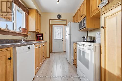 28 Mcilwraith Crescent, Guelph (Grange Road), ON - Indoor Photo Showing Kitchen