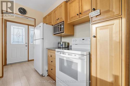 28 Mcilwraith Crescent, Guelph (Grange Road), ON - Indoor Photo Showing Kitchen