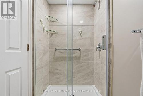 28 Mcilwraith Crescent, Guelph (Grange Road), ON - Indoor Photo Showing Bathroom