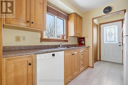 28 Mcilwraith Crescent, Guelph (Grange Road), ON - Indoor Photo Showing Kitchen With Double Sink