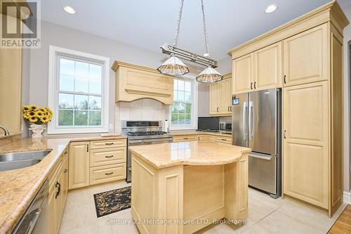 4069 Niagara River Parkway, Fort Erie (Black Creek), ON - Indoor Photo Showing Kitchen With Double Sink