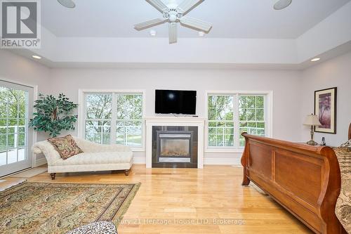 4069 Niagara River Parkway, Fort Erie (Black Creek), ON - Indoor Photo Showing Living Room With Fireplace