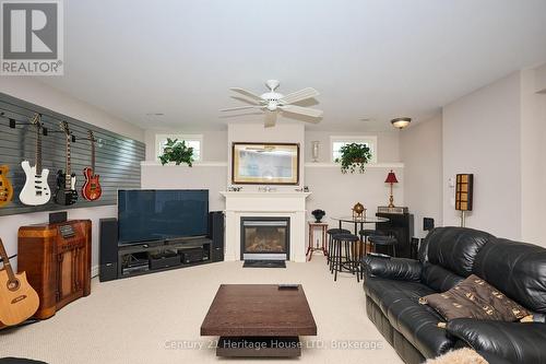 4069 Niagara River Parkway, Fort Erie (Black Creek), ON - Indoor Photo Showing Living Room With Fireplace