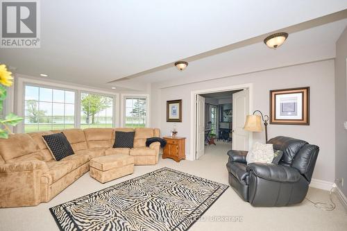 4069 Niagara River Parkway, Fort Erie (Black Creek), ON - Indoor Photo Showing Living Room