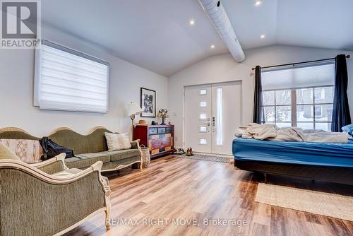 110 Mary Street, Orillia, ON - Indoor Photo Showing Living Room