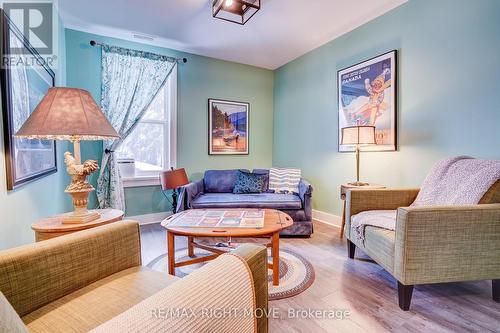 110 Mary Street, Orillia, ON - Indoor Photo Showing Living Room