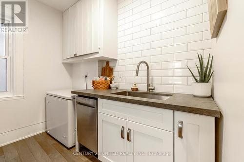 469 Hopkins Avenue, Peterborough (Town Ward 3), ON - Indoor Photo Showing Kitchen