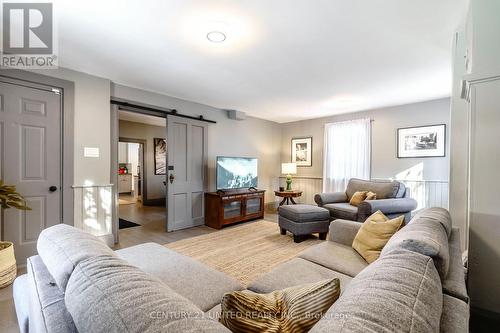 469 Hopkins Avenue, Peterborough (Town Ward 3), ON - Indoor Photo Showing Living Room