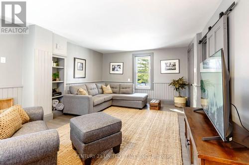 469 Hopkins Avenue, Peterborough (Town Ward 3), ON - Indoor Photo Showing Living Room