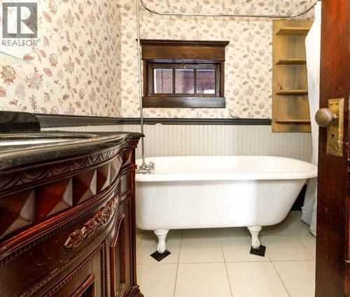 4736 56 Street, Red Deer, AB - Indoor