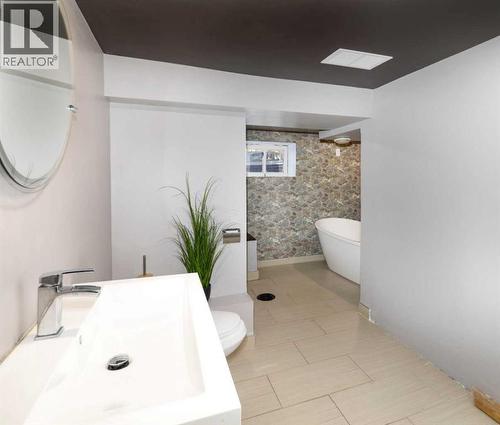 4736 56 Street, Red Deer, AB - Indoor Photo Showing Bathroom