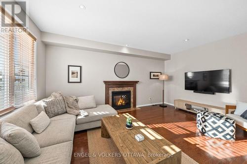 406 Keith Crescent, Ottawa, ON - Indoor Photo Showing Living Room With Fireplace