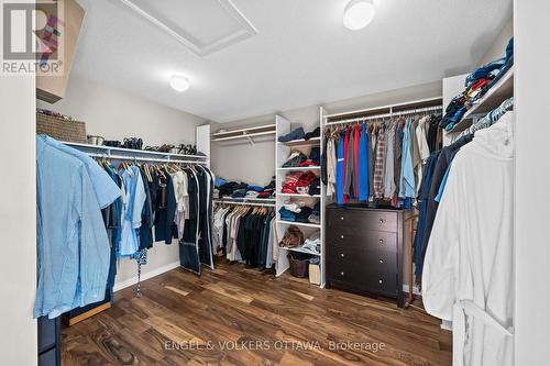 406 Keith Crescent, Ottawa, ON - Indoor With Storage