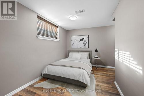 406 Keith Crescent, Ottawa, ON - Indoor Photo Showing Bedroom