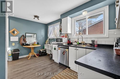 340 Palace Road, Kingston (Central City East), ON - Indoor Photo Showing Kitchen
