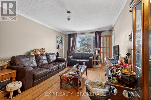 340 Palace Road, Kingston (Central City East), ON - Indoor Photo Showing Living Room
