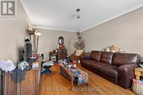 340 Palace Road, Kingston (Central City East), ON - Indoor Photo Showing Living Room