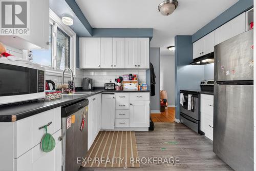 340 Palace Road, Kingston (Central City East), ON - Indoor Photo Showing Kitchen