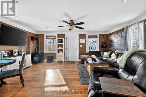 24 Margaret Street, Thorold (Port Robinson), ON - Indoor Photo Showing Living Room