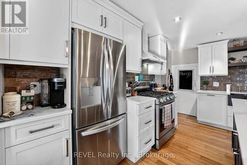24 Margaret Street, Thorold (Port Robinson), ON - Indoor Photo Showing Kitchen With Upgraded Kitchen